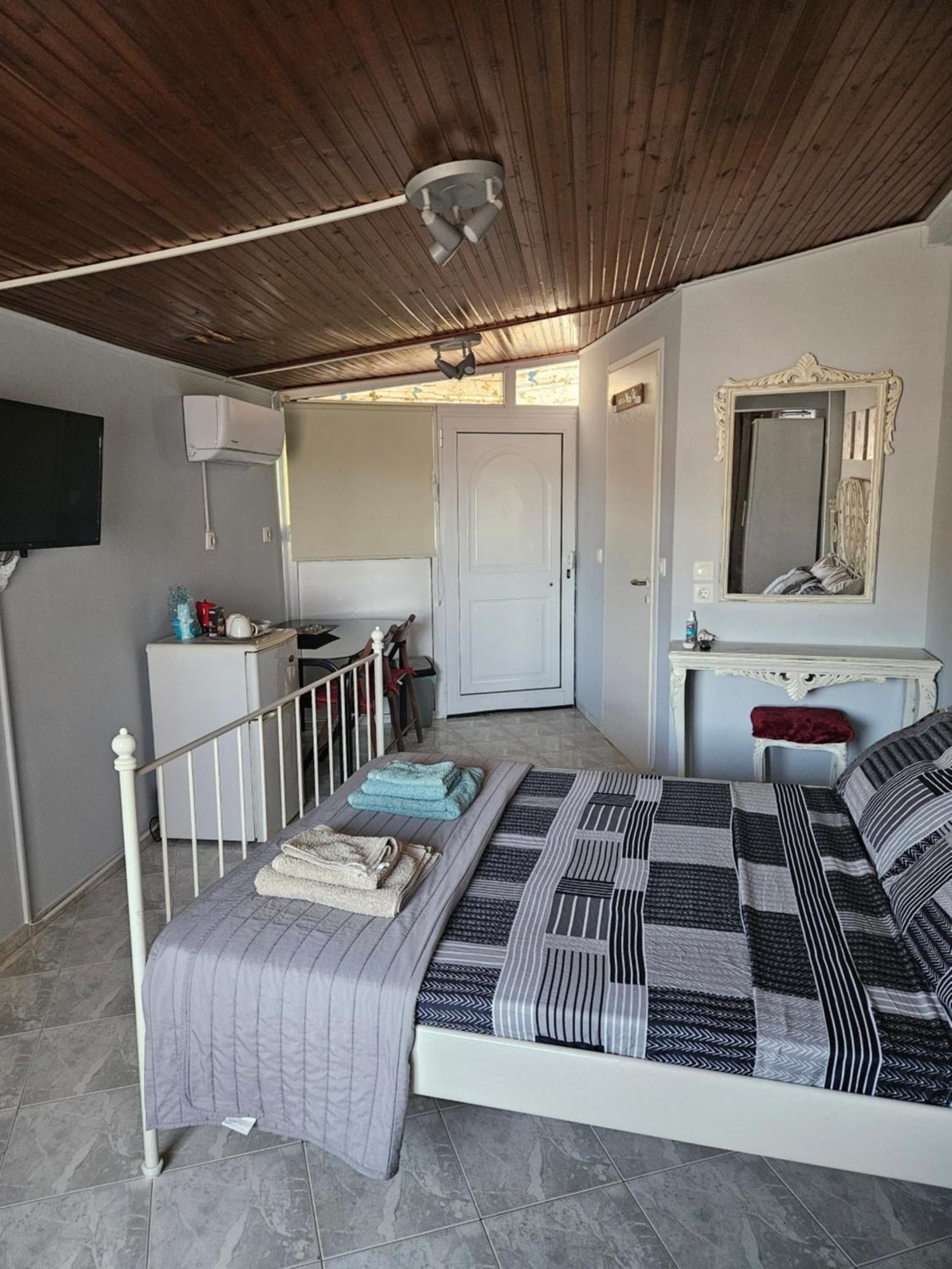 Με Θέα Το Κάστρο Apartment Nafpaktos Exterior photo
